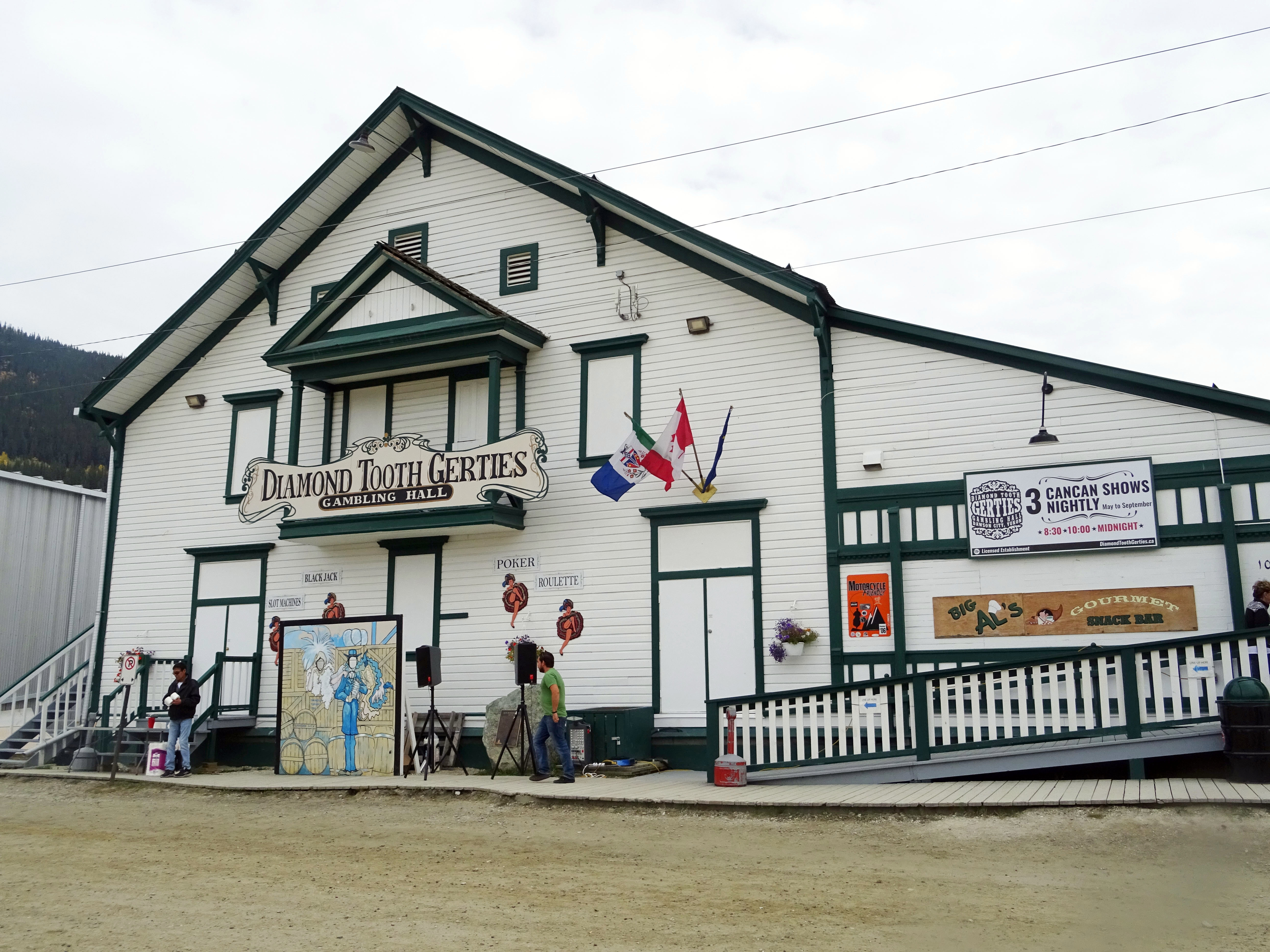 Cancan à Dawson city, Yukon